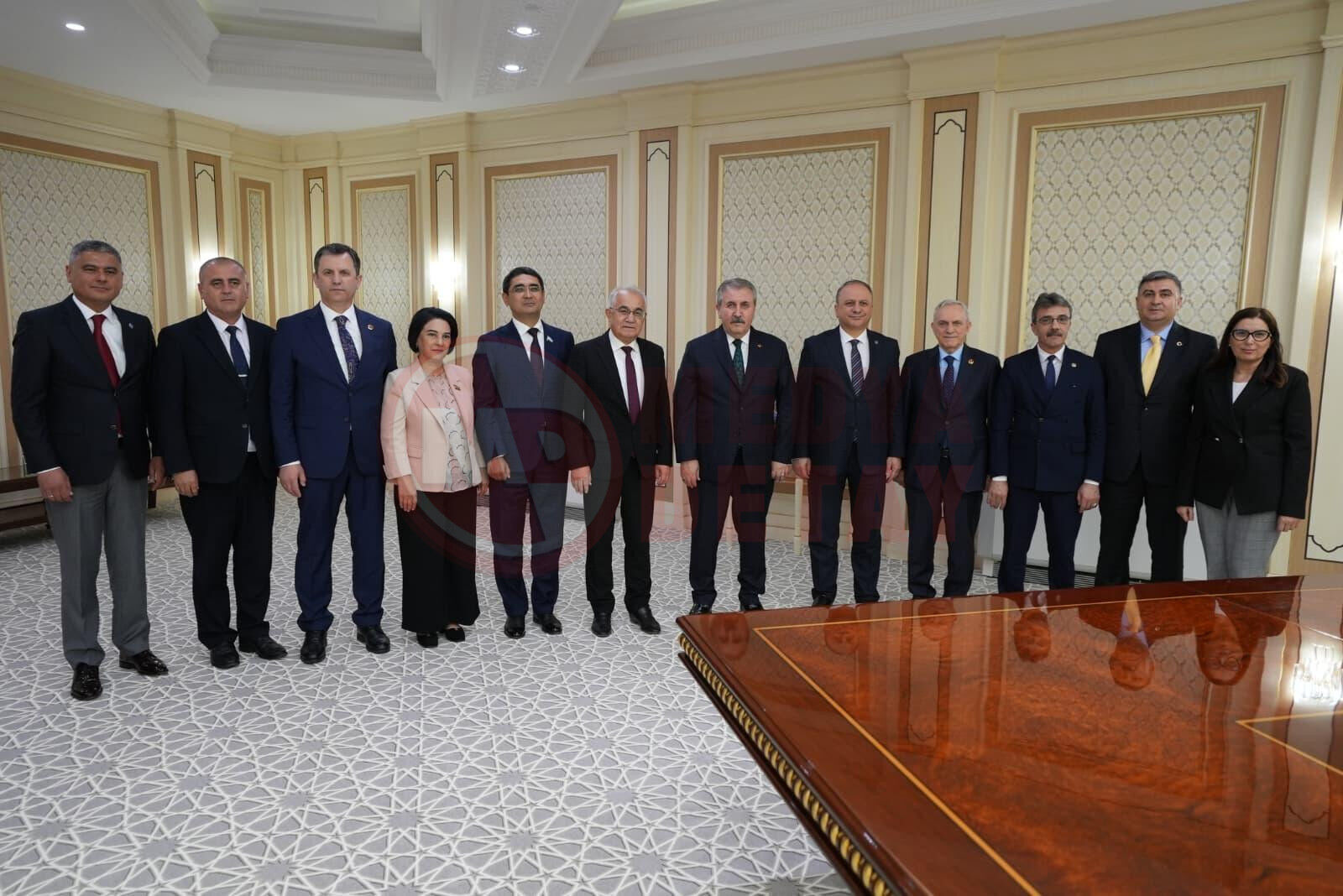 Özbeki̇stan’da Si̇yasi̇ Ve Kültürel Buluşmalar (2)