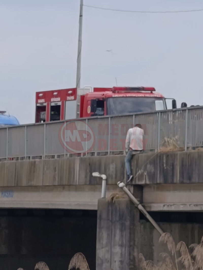 Sakarya Koprusunde Intihar Girisimi4
