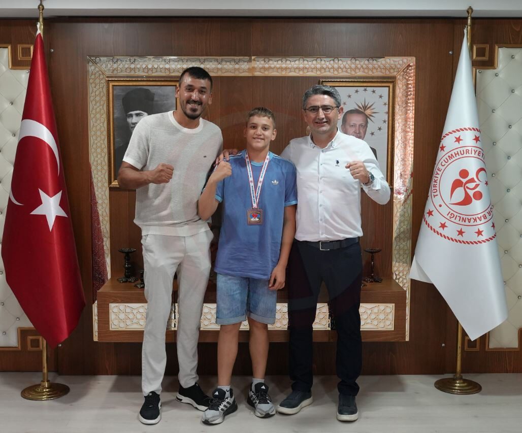 Şampi̇yon (1)-1