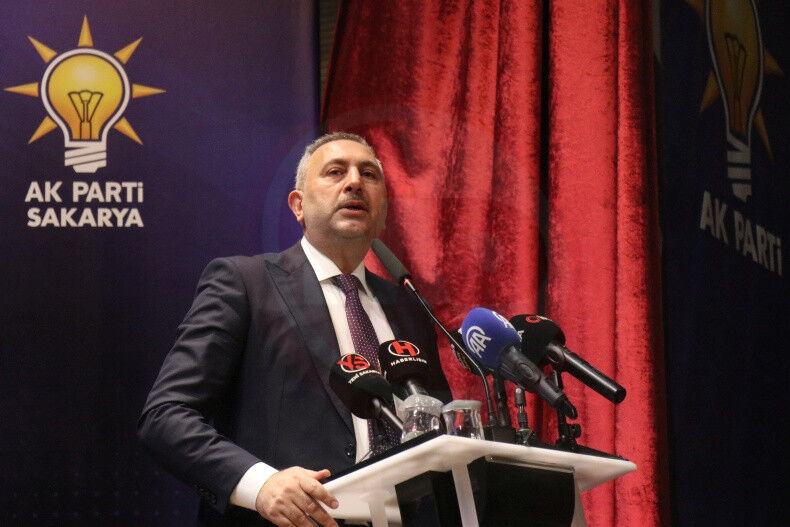 Ak Parti Grup Baskanvekili Abdulhamit Gul (1)