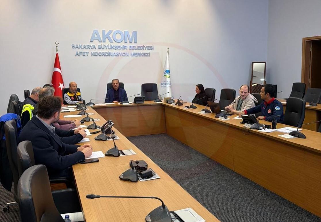 Akom (1)-2