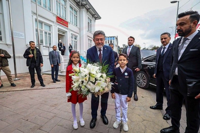 Bakan Yumakli Sakaryada (2)